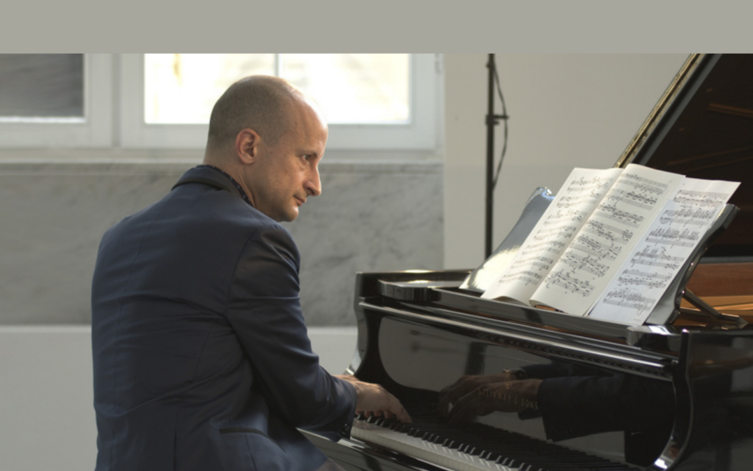 Guillermo García Calvo, soloist and conductor with the Orquesta de Extremadura