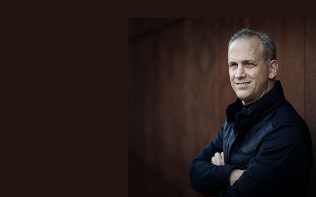 Carlos Miguel Prieto conducts the Orquesta Sinfónica de Castilla y León again